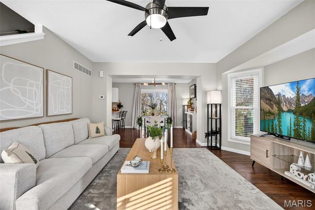 507 Donna Marie Drive 2047B, Wentzville, MO 63385