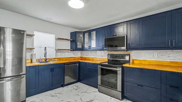 1512 Sycamore St, Kenova, WV 25530