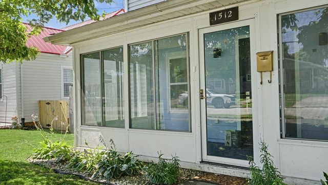 1512 Sycamore St, Kenova, WV 25530