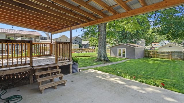 1512 Sycamore St, Kenova, WV 25530