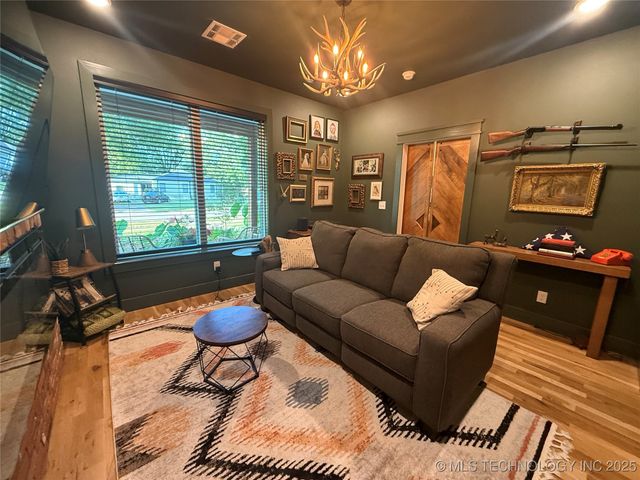 523 E College Street, Broken Arrow, OK 74012