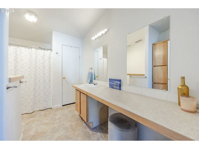 3007 River Rd, Eugene, OR 97404