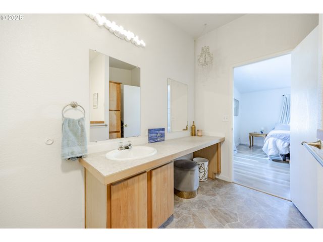 3007 River Rd, Eugene, OR 97404