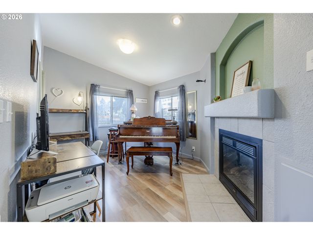 3007 River Rd, Eugene, OR 97404