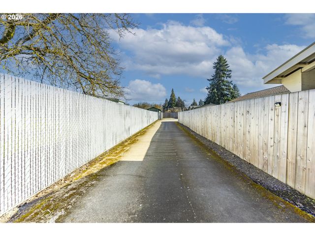 3007 River Rd, Eugene, OR 97404