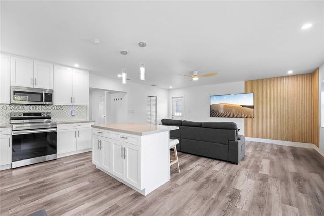 10111 Jamaica Dr, Cutler Bay, FL 33189