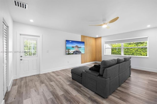 10111 Jamaica Dr, Cutler Bay, FL 33189