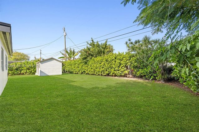 10111 Jamaica Dr, Cutler Bay, FL 33189