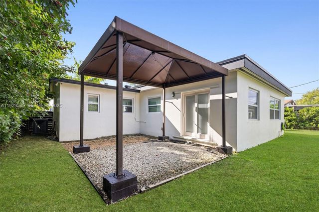 10111 Jamaica Dr, Cutler Bay, FL 33189