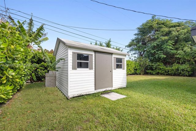 10111 Jamaica Dr, Cutler Bay, FL 33189