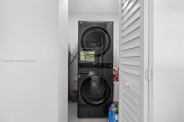 10111 Jamaica Dr, Cutler Bay, FL 33189