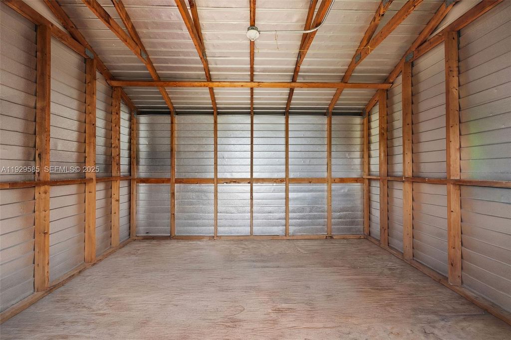 Image 18 of property listing at 10111 Jamaica Dr, Cutler Bay, FL 33189