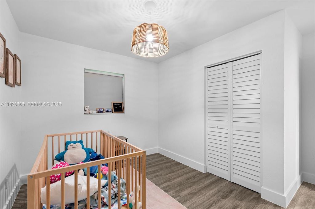 Image 25 of property listing at 10111 Jamaica Dr, Cutler Bay, FL 33189