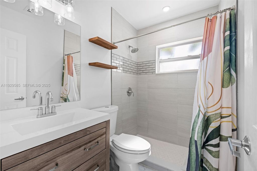 Image 27 of property listing at 10111 Jamaica Dr, Cutler Bay, FL 33189