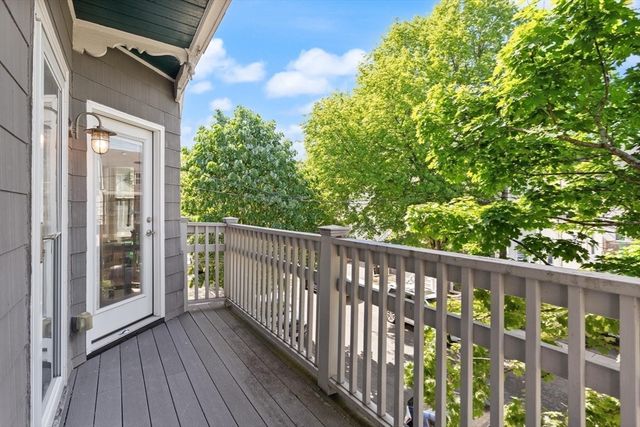 29 Windsor 29, Somerville, MA 02144