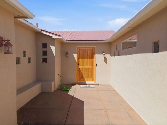 1161 Canal Boulevard SW, Los Lunas, NM 87031