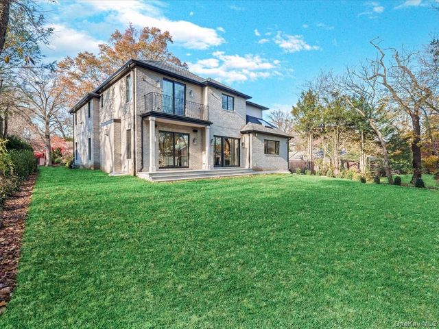6 Hickory Drive, Great Neck, NY 11021