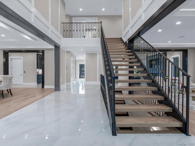 6 Hickory Drive, Great Neck, NY 11021