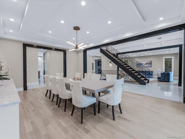 6 Hickory Drive, Great Neck, NY 11021