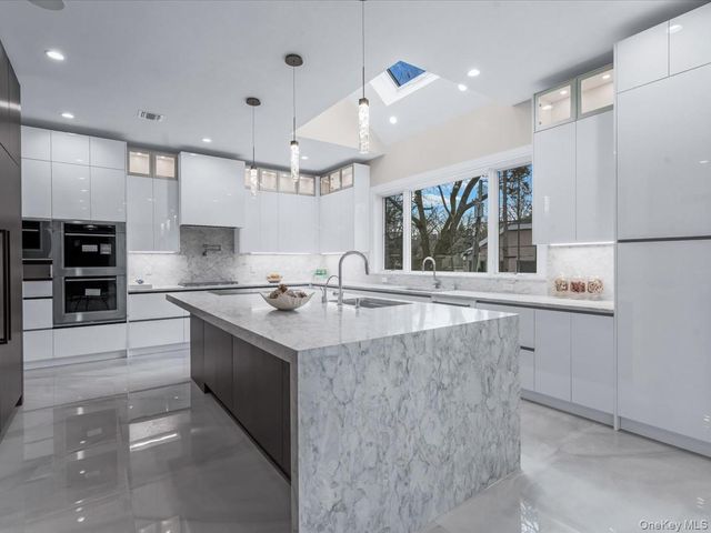 6 Hickory Drive, Great Neck, NY 11021