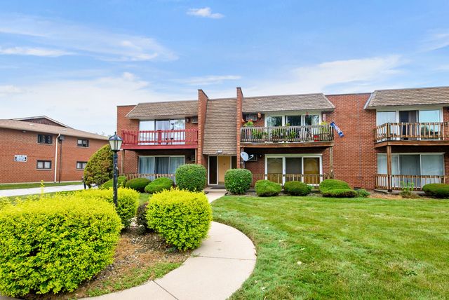 539 N Pleasant Drive 2C, Glenwood, IL 60425