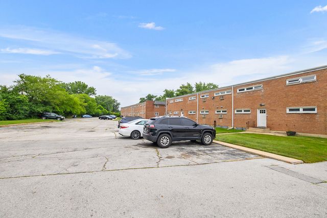 539 N Pleasant Drive 2C, Glenwood, IL 60425