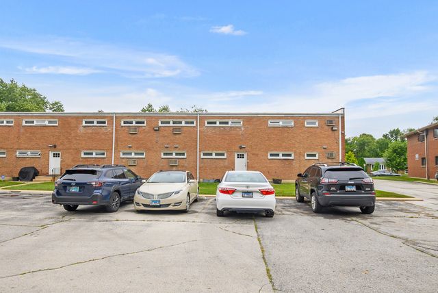 539 N Pleasant Drive 2C, Glenwood, IL 60425