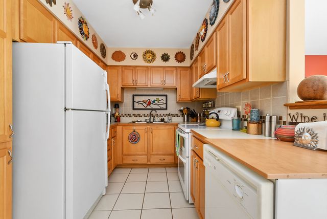 539 N Pleasant Drive 2C, Glenwood, IL 60425