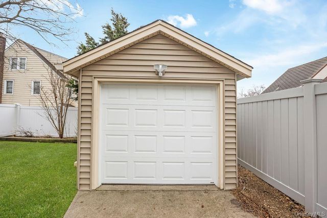 315 Marcellus Road, Mineola, NY 11501