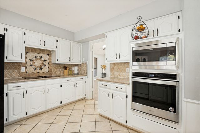 901 Winding Creek Trail, Oak Leaf, TX 75154