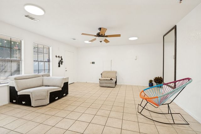 901 Winding Creek Trail, Oak Leaf, TX 75154