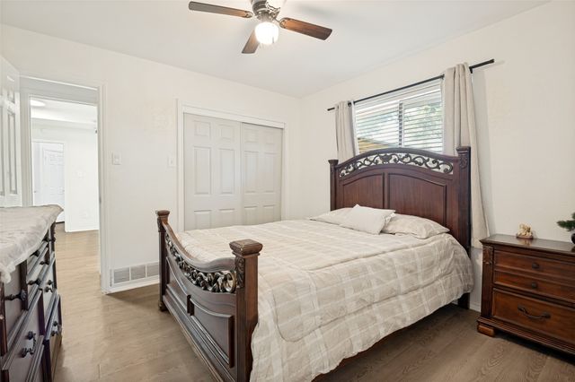 901 Winding Creek Trail, Oak Leaf, TX 75154