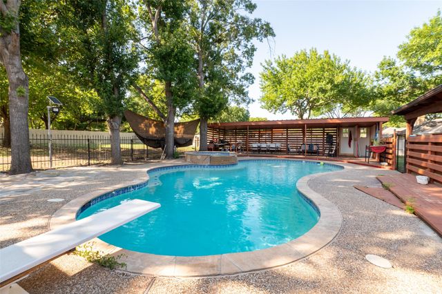 901 Winding Creek Trail, Oak Leaf, TX 75154