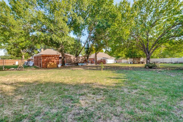 901 Winding Creek Trail, Oak Leaf, TX 75154