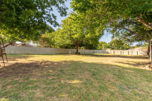901 Winding Creek Trail, Oak Leaf, TX 75154
