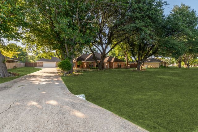 901 Winding Creek Trail, Oak Leaf, TX 75154