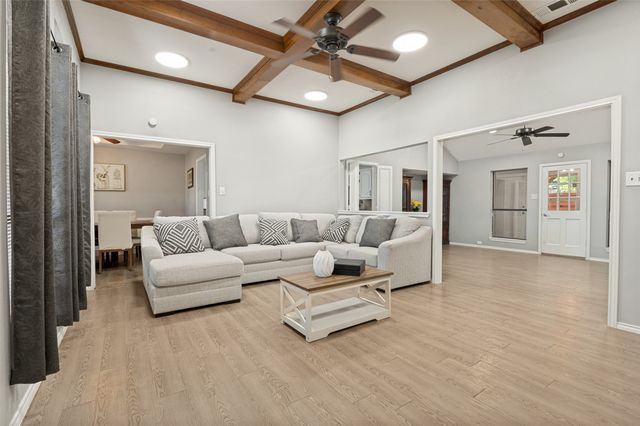 901 Winding Creek Trail, Oak Leaf, TX 75154