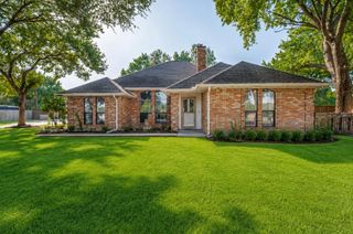 901 Winding Creek Trail, Oak Leaf, TX 75154