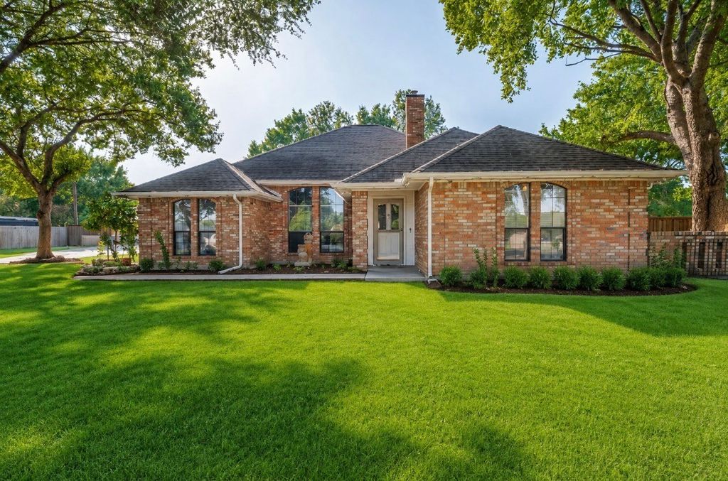 901 Winding Creek Trail, Oak Leaf, TX 75154