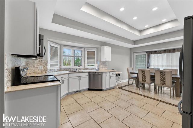 16152 Kingsway Drive, Macomb Twp, MI 48044