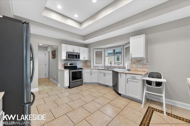 16152 Kingsway Drive, Macomb Twp, MI 48044