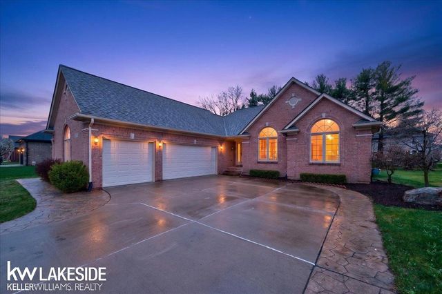 16152 Kingsway Drive, Macomb Twp, MI 48044