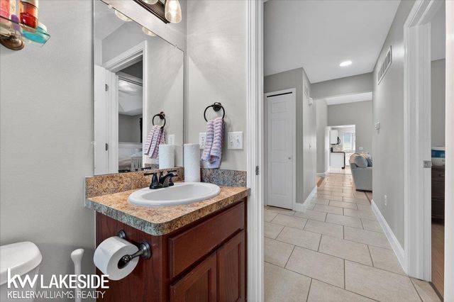16152 Kingsway Drive, Macomb Twp, MI 48044