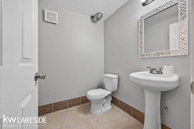 16152 Kingsway Drive, Macomb Twp, MI 48044
