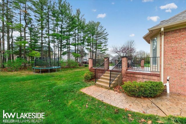 16152 Kingsway Drive, Macomb Twp, MI 48044