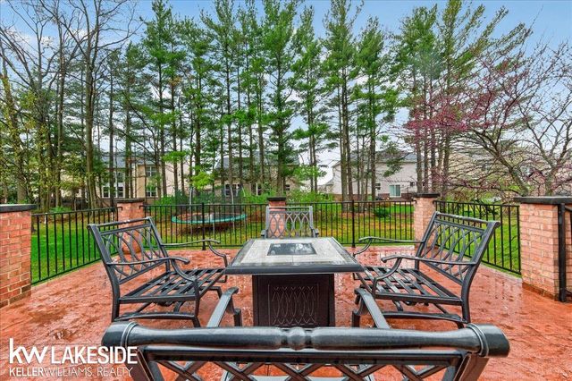 16152 Kingsway Drive, Macomb Twp, MI 48044