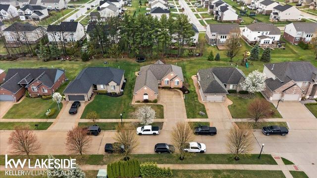16152 Kingsway Drive, Macomb Twp, MI 48044