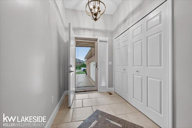 16152 Kingsway Drive, Macomb Twp, MI 48044