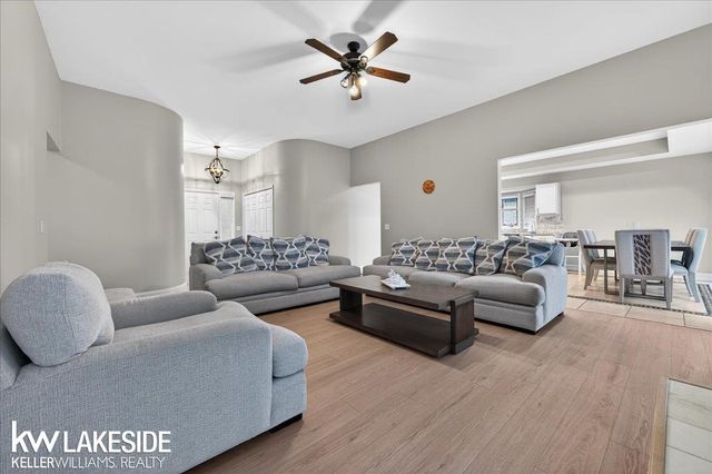 16152 Kingsway Drive, Macomb Twp, MI 48044