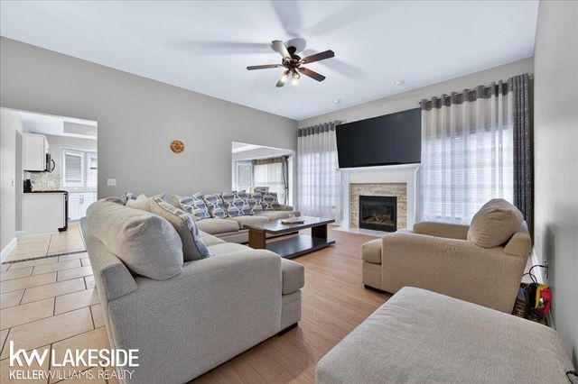 16152 Kingsway Drive, Macomb Twp, MI 48044